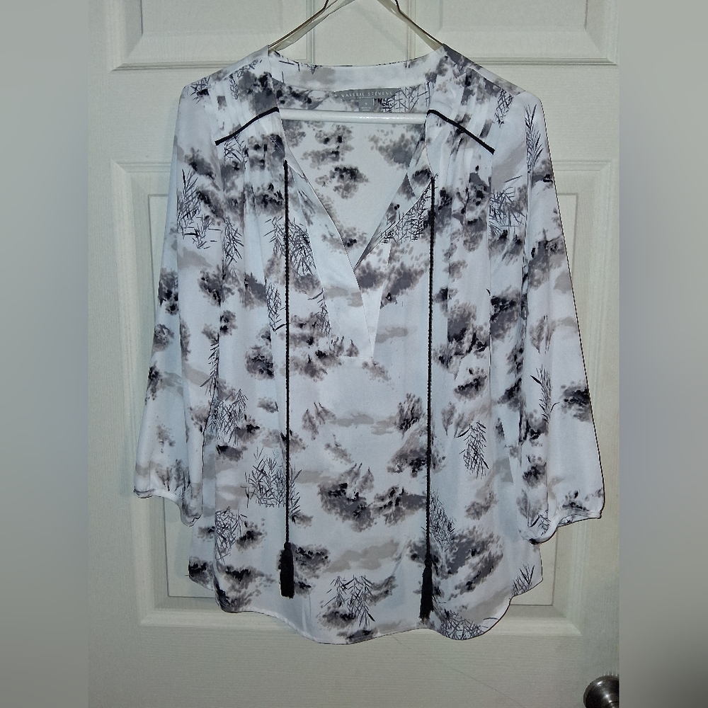 Valerie Stevens Chiffon White & Gray Chinese Reed Printed V-Neck Peasant Blouse
